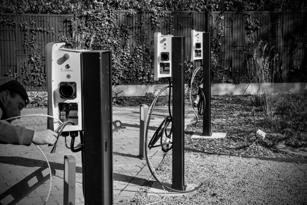 CFF080D4-AF30-4D38-9A7C-178CA6BD9BA6_1_201_a